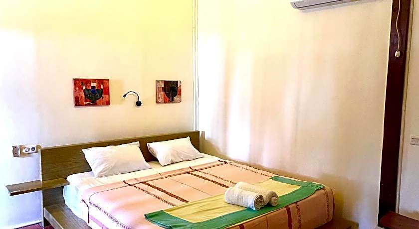 Arys Lagoon Bungalow & Hotel