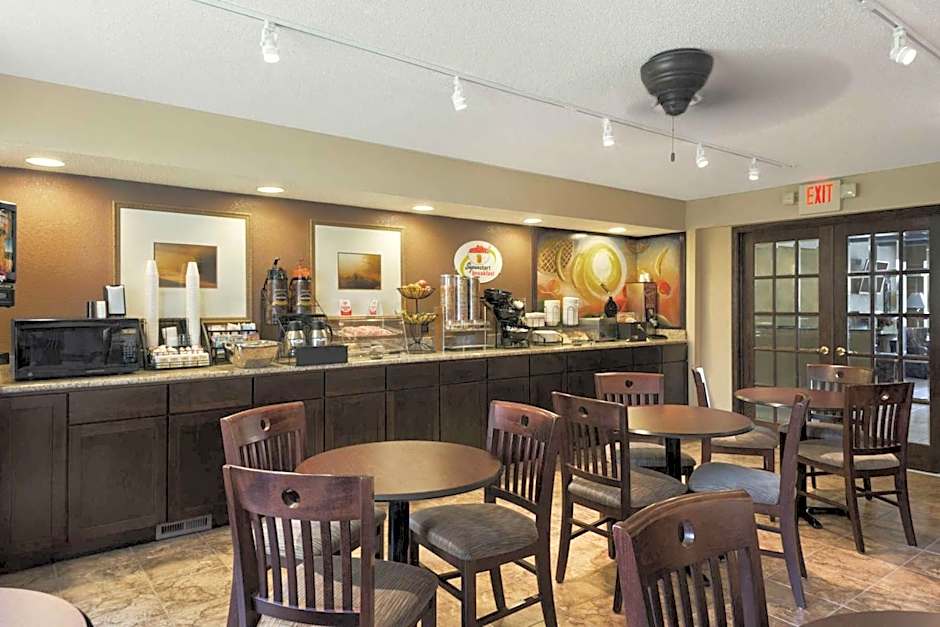 Super 8 by Wyndham Whitewater WI