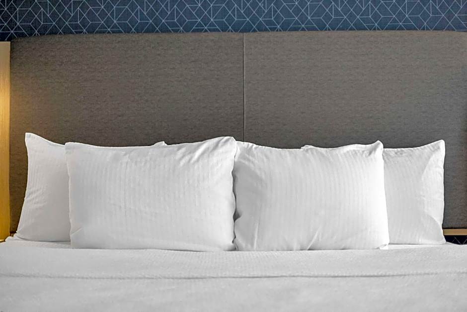La Quinta Inn & Suites by Wyndham San Jose Silicon Valley