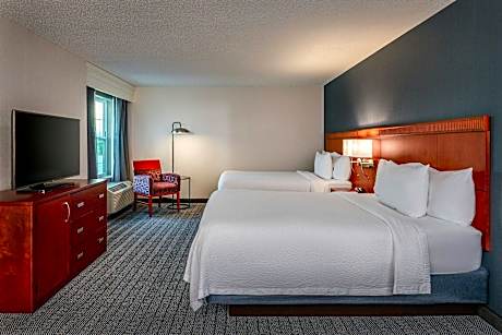 1 Bedroom 2 room Suite, 2 Queen, Sofa bed