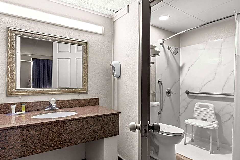 Days Inn by Wyndham Clayton