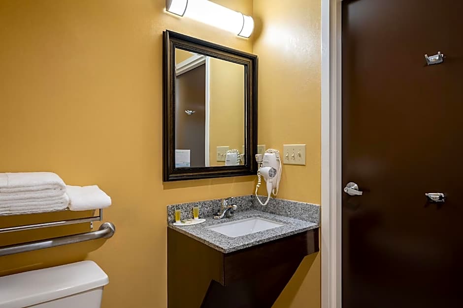 Super 8 by Wyndham Salisbury