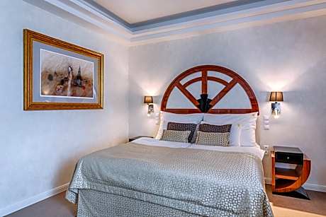 One-Bedroom Apartment with Terrace