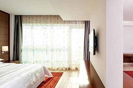 Sharjah Suite, 1 Bedroom Larger Suite, 1 King, Skyline view