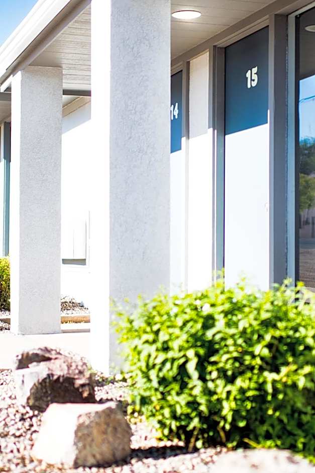 Blue Sage Inn & Suites