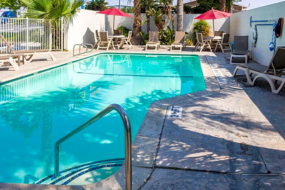 Motel 6-Bakersfield, CA - East