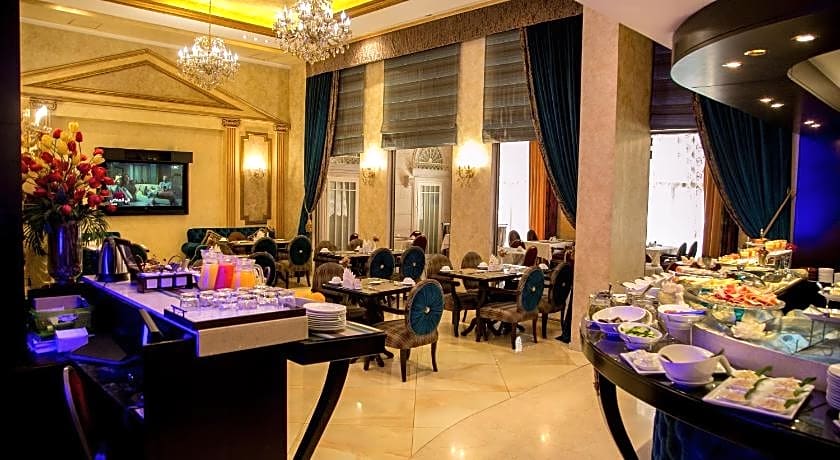 Queens Suite Hotel
