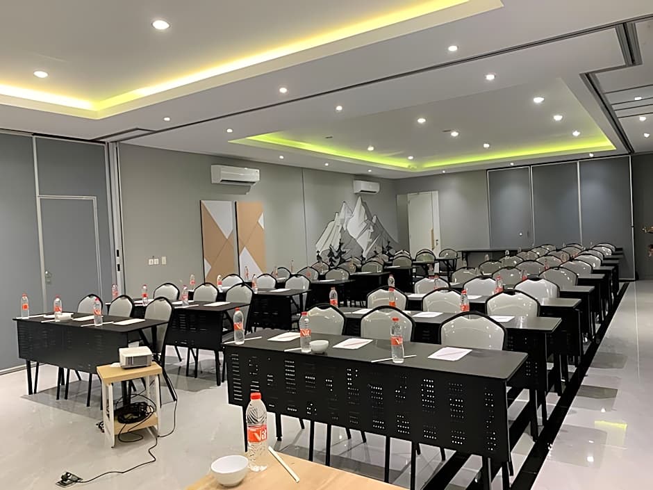 Facade Hotel by Azana