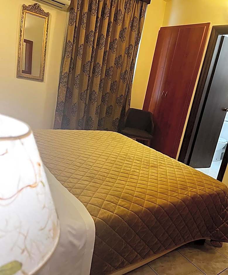 Triton Hotel Piraeus