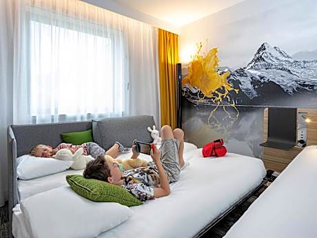 Classic family room, 1 double bed and 1 sofa be d 2 people