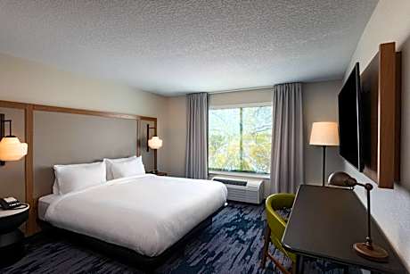 King Room with Roll-in Shower - Mobility and Hearing Accessible
