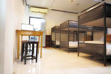 Single Bed in Mixed Dormitory Room