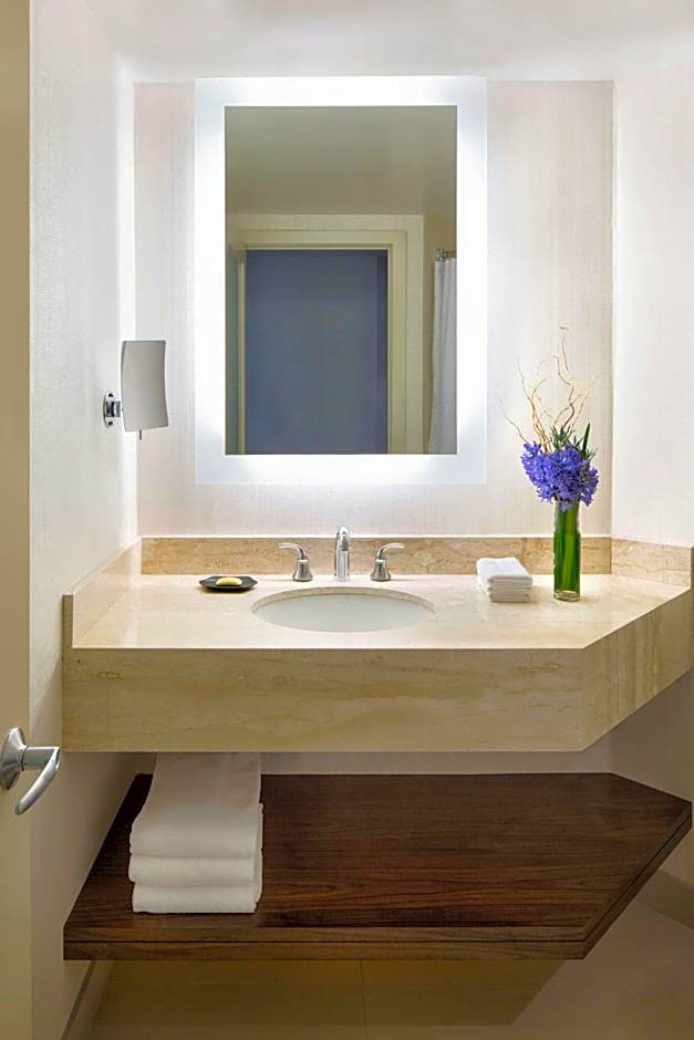 Sheraton Vancouver Wall Centre