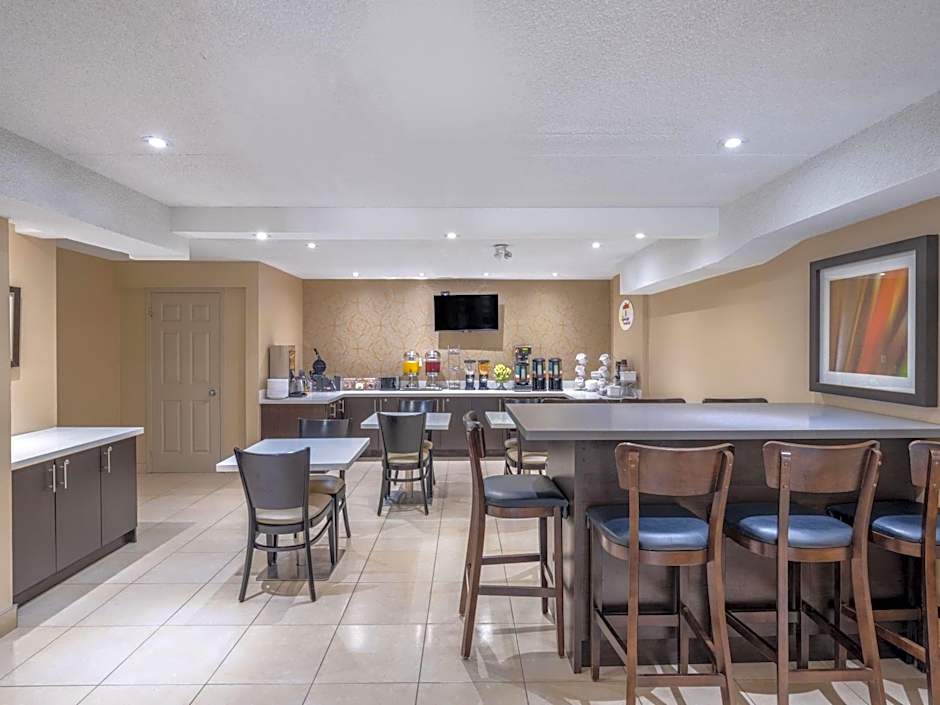 Super 8 by Wyndham Toronto East ON