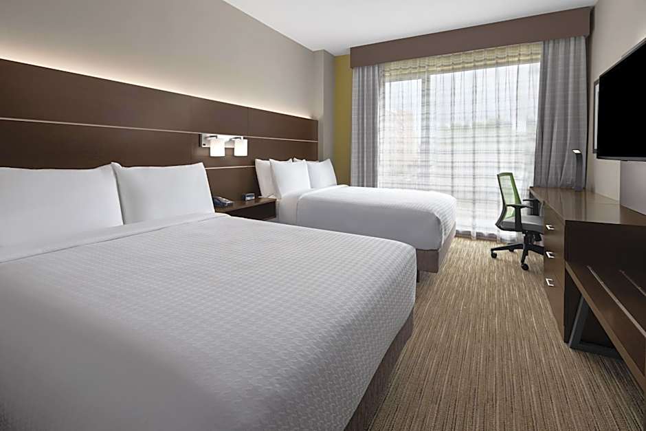 Holiday Inn Express & Suites Woodside LaGuardia Airport By IHG