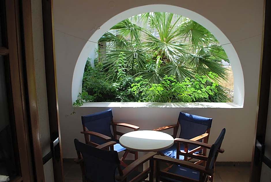 Siroco's Rooms And Studios