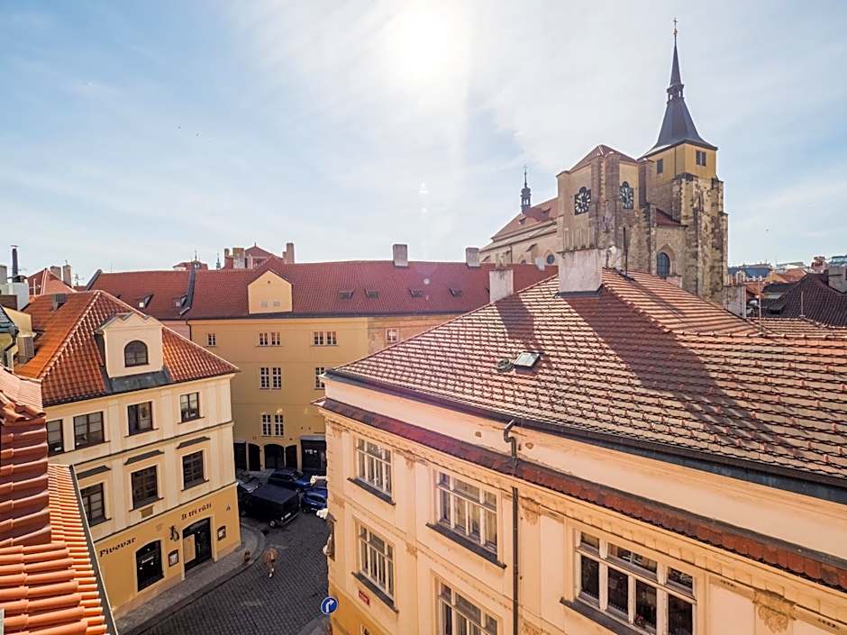 Chateau 9 Apartments by Adrez