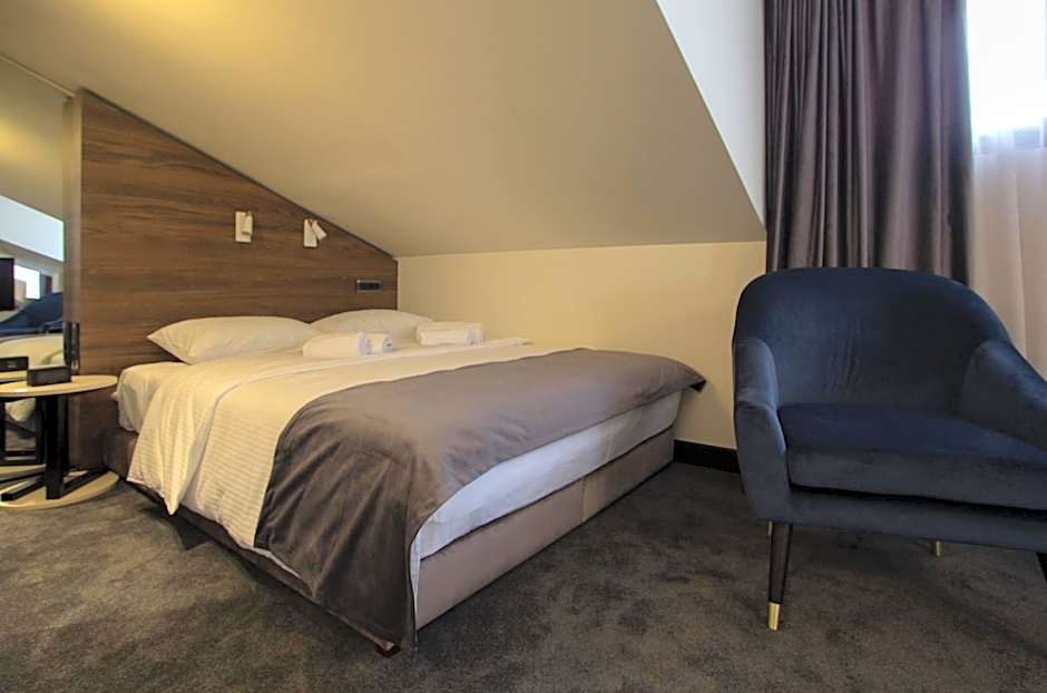 BOUTIQUE 25h by Eva stay 018