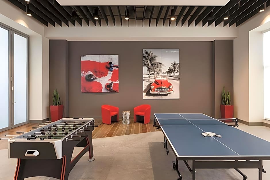 Radisson RED Miami Airport