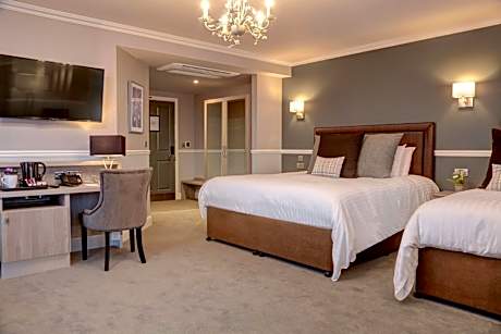 King Room with One King Bed and One Single Bed and Walk-In Shower - Mobility Access/Non-Smoking