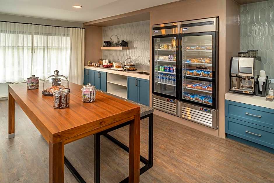 Delta Hotels by Marriott Huntington Mall