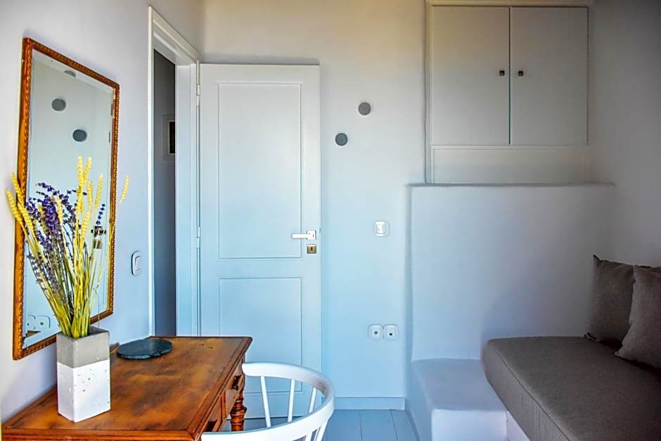 Living Theros Luxury Suites