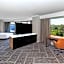 DoubleTree By Hilton Hotel Tulsa At Warren Place