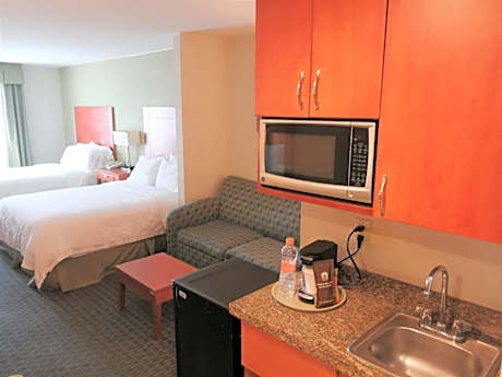 Queen Suite with Two Queen Beds