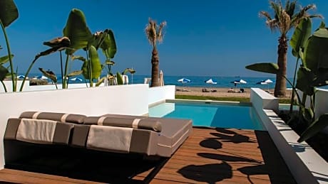 STUDIO SEA VIEW WITH PRIVATE POOL