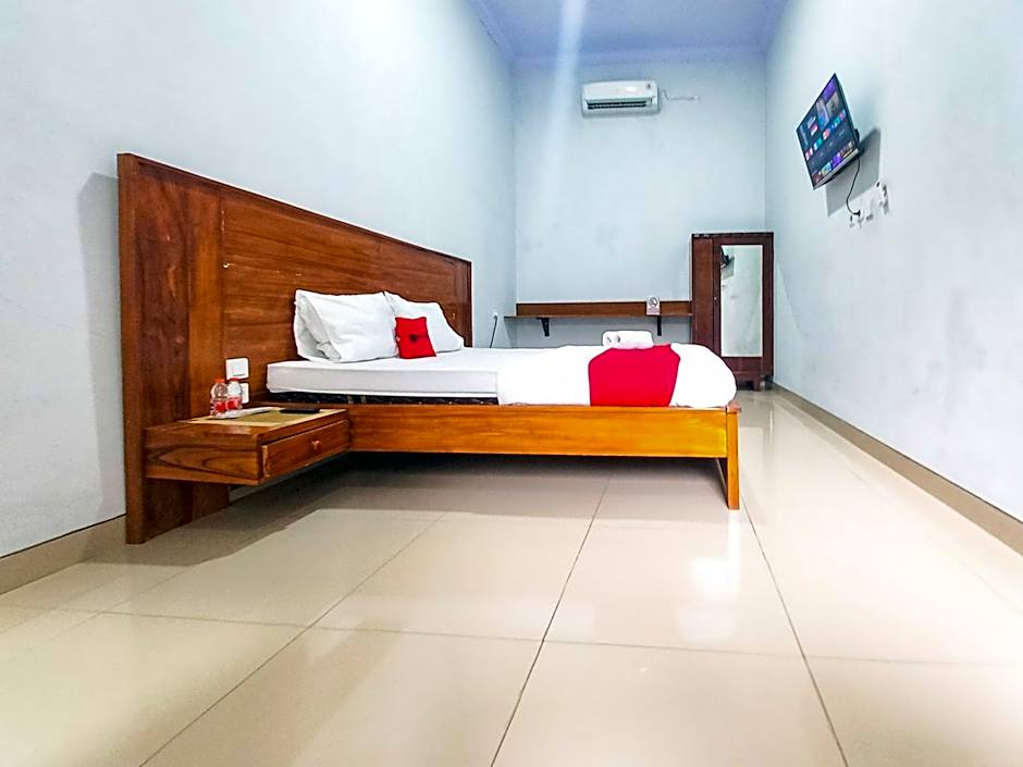 RedDoorz Plus Syariah at Umyas Hotel near Terminal Anjuk Ladang Nganjuk