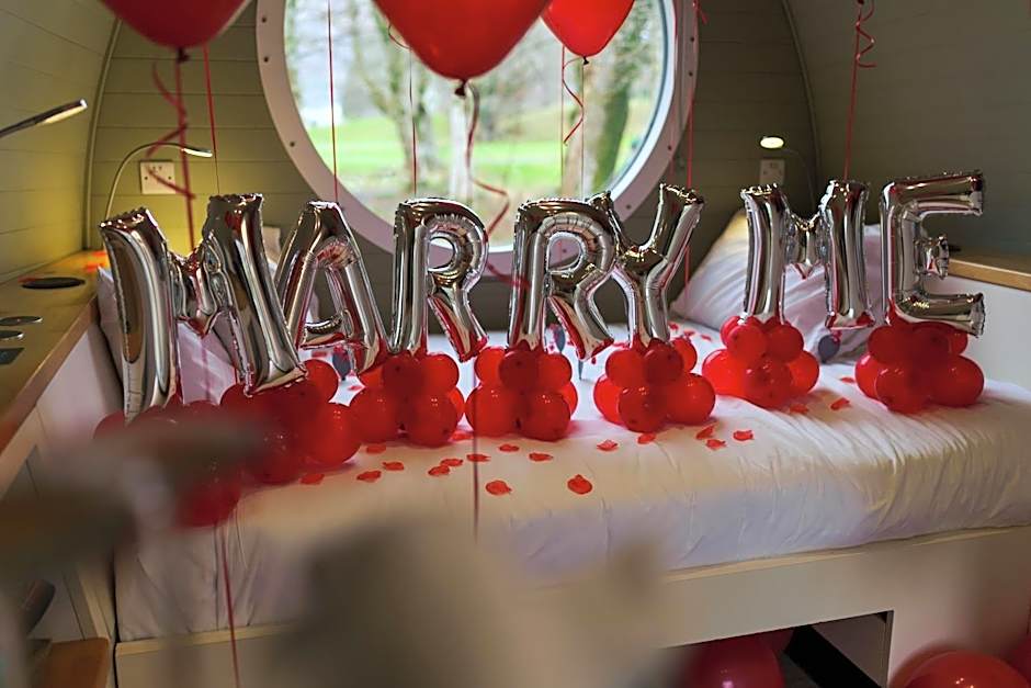 RiverBeds - Luxury Wee Lodges with Hot Tubs