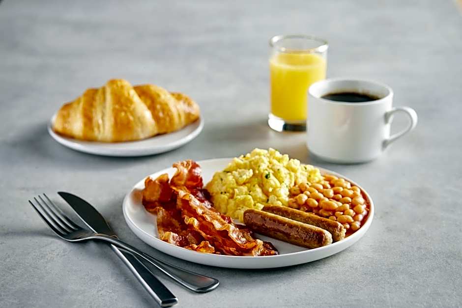 Holiday Inn Express & Suites Aurora By IHG