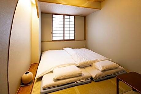 【Partly Renovated】Japanese-Style Small Twin Room (SAKURA) - Non-Smoking - No Meals
