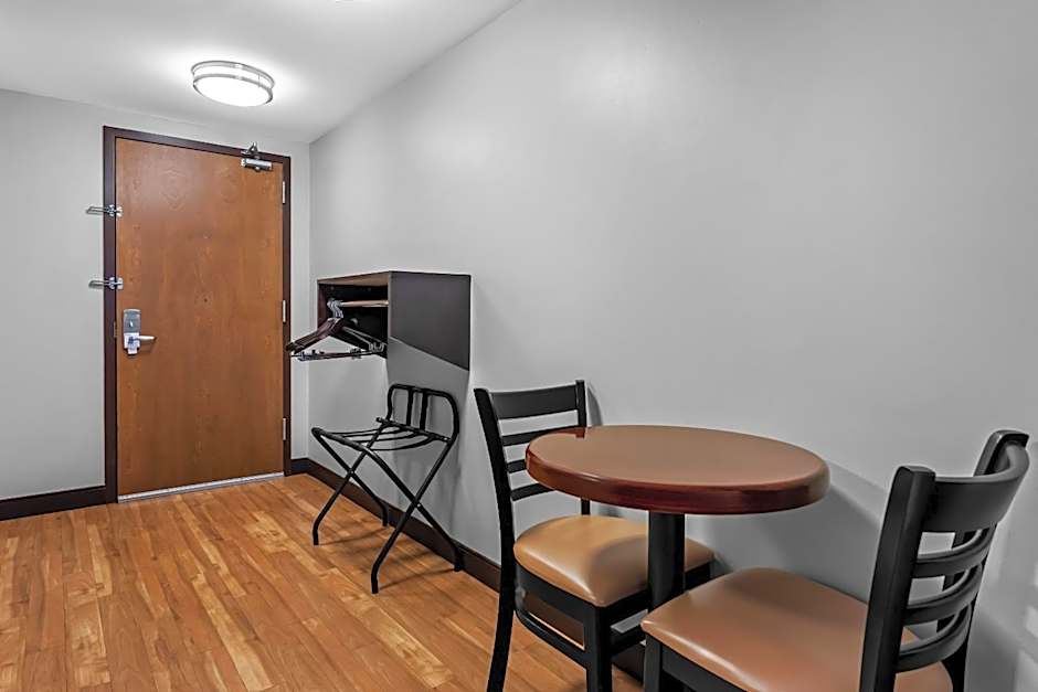 Red Roof Plus+ & Suites Malone