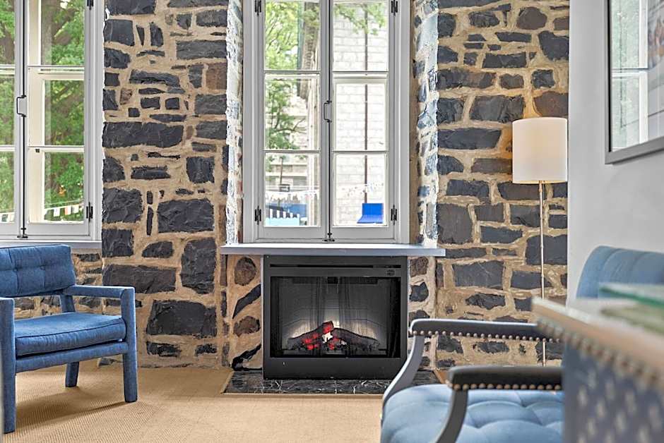 Auberge Place d'Armes - Par Aneyro