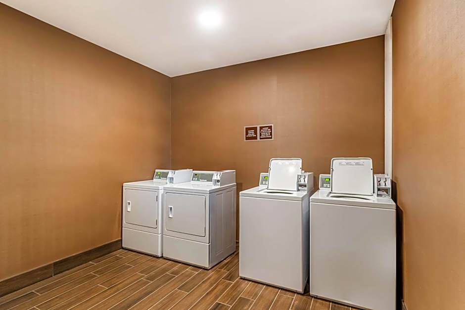 Best Western Plus Kindersley Hotel