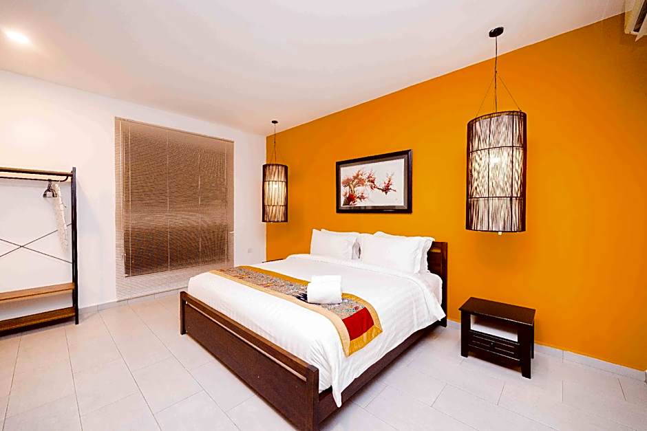 Photo 1 of 6 of Deluxe 1 Queen Bed