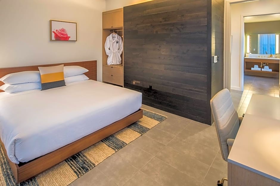 Hi-Lo Hotel, Autograph Collection by Marriott