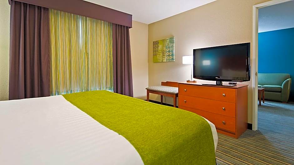 Best Western Plus Menomonie Inn & Suites