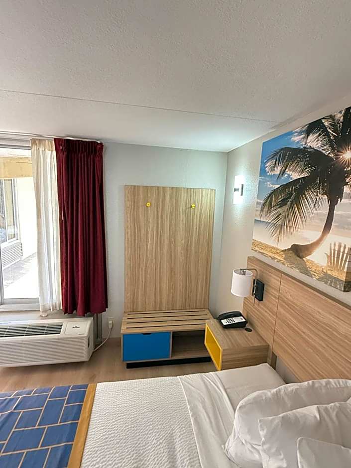 Days Inn by Wyndham Shorter