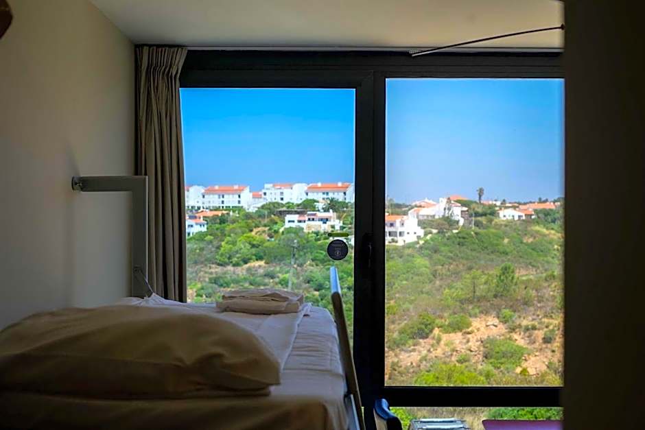 HI Arrifana Destination Hostel