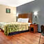 Econo Lodge Inn & Suites Forest