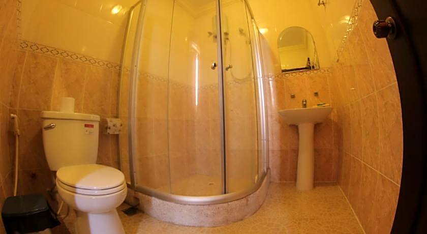 Golden Noura Villa-Pub & Restaurant