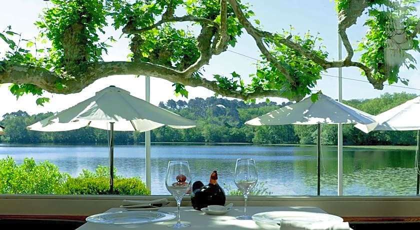 Brindos Lac & Château