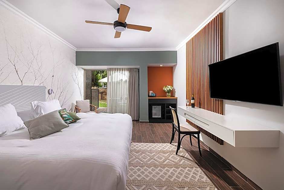 C Hotel Neve Ilan