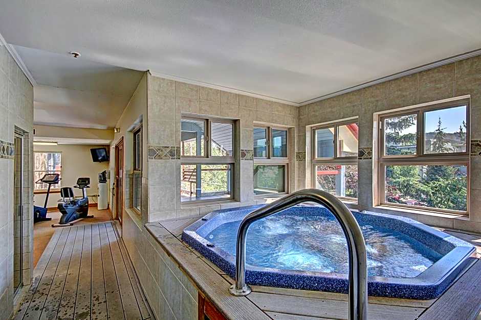 River Mountain Lodge
