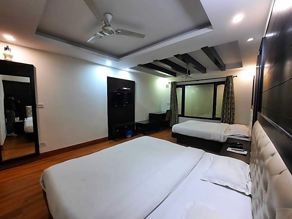 Hotel Basera