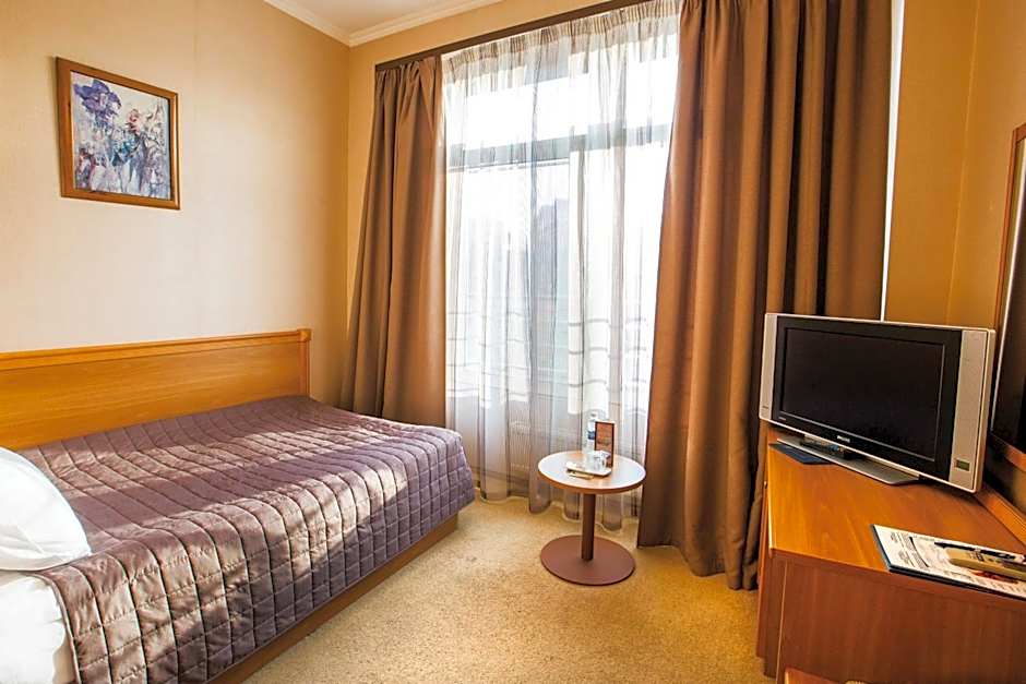 Готель Дніпро Dnipro Hotel