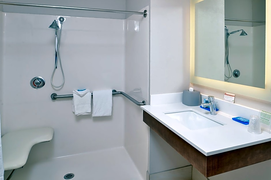 Holiday Inn Express Hotel and Suites Cincinnati - Mason By IHG