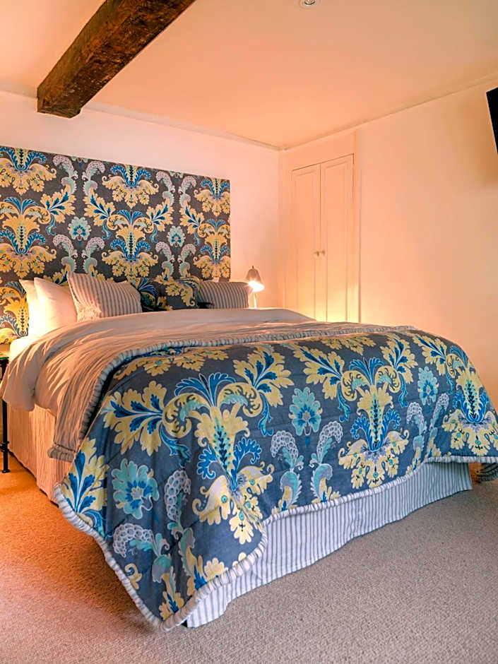 The Bear Of Rodborough Hotel